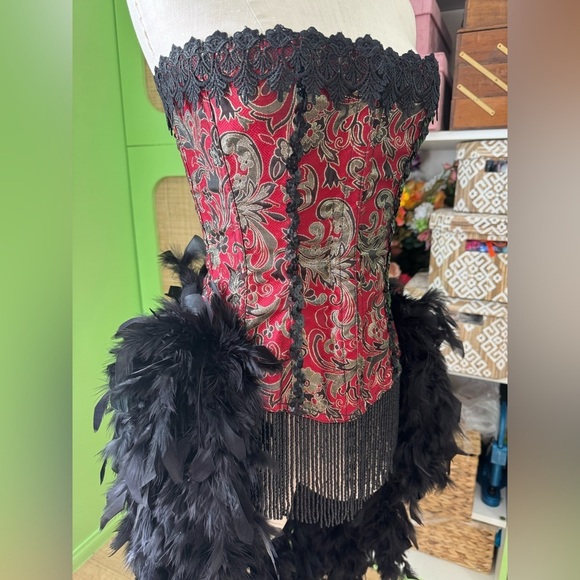 Elegant Red and Black Lace Corset with Feather Trim - Picture 3 of 3